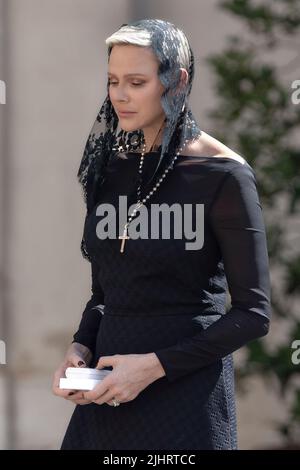 Vaticano Ciy, Vaticano. 20 luglio 2022. La Principessa di Monaco Charlene lascia il cortyar di San Damaso dopo un'udienza privata con Papa Francesco. Credit: Maria Grazia Picciarella/Alamy Live News Foto Stock