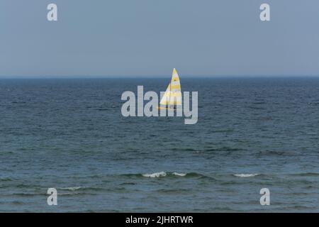 Zeesenboot prende il nome da Blondine nel porto di Ahrenshoop, nel Mar Baltico, in Germania. Foto Stock