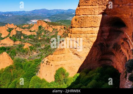 Las Médulas è uno storico sito minerario vicino alla città di Ponferrada nella comarca di El Bierzo, provincia di León, Castiglia e León, Spagna. Era t Foto Stock