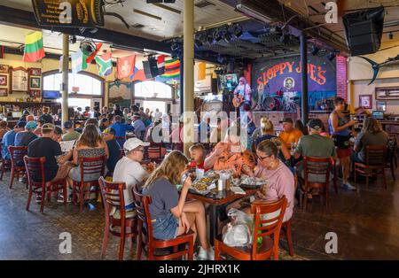 Interno dello Sloppy Joe's Bar su Duval Street, Key West, Florida Keys, Florida, USA Foto Stock