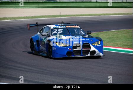 BMW M4 GT racing super auto azione veloce guida su asfalto pista. Imola, Italia, giugno 18 2022. DTM Foto Stock