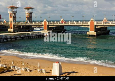 Stanley Bridge pietra miliare in Egitto Alessandria Foto Stock