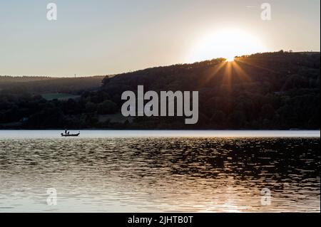 Lago Laouzas. Tramonto. Nages, Occitanie, Francia Foto Stock