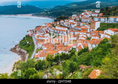Lastres, in Asturiano e ufficialmente chiamata Lastres, è una delle 13 parrocchie, divisioni amministrative, nel comune di Colunga, nella provincia Foto Stock