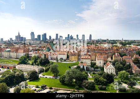 Vista aerea della città vecchia di Varsavia, completamente distrutta durante la seconda guerra mondiale e successivamente riportata alla sua comparsa prebellica. Varsavia, Polonia. Foto Stock