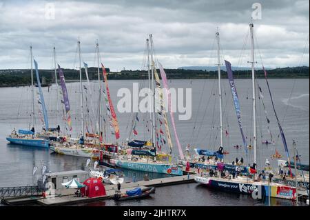 Derry, UK- 20 luglio 2022: The Clipper Round The World Yachts al Derry Clipper Festival Foto Stock