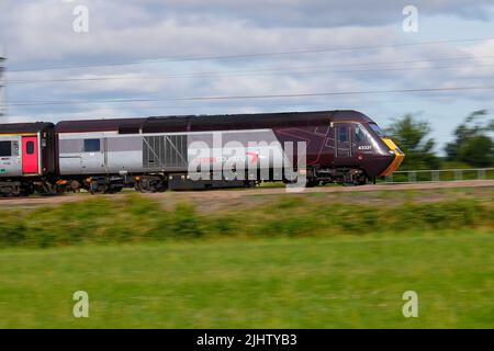 Una British Rail Class 43 321 in rapido movimento operata da treni Cross Country visto qui passando attraverso Colton Junction vicino York, North Yorkshire, UK Foto Stock