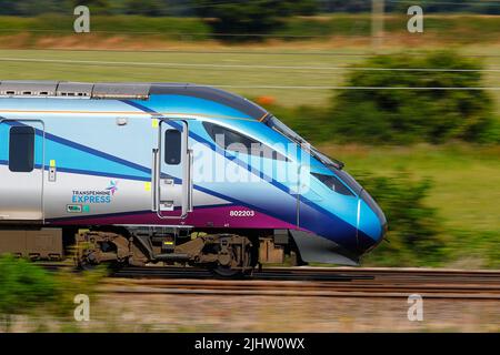 British Rail Class 802 Azuma Train 802203 gestito da Transpennine Express visto passando attraverso Colton Junction vicino York Foto Stock