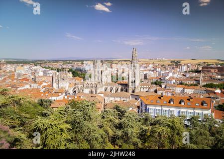 Vista panoramica della cattedrale di Burgos dalla parte superiore del punto di vista del castello Foto Stock