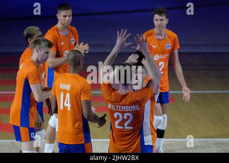 Bologna, Italia. 20th luglio 2022. Netherlands team. Durante Volleyball Nations League - Man - Italy vs Netherlands, Volleyball Intenationals in Bologna, Italy, July 20 2022 Credit: Independent Photo Agency/Alamy Live News Foto Stock