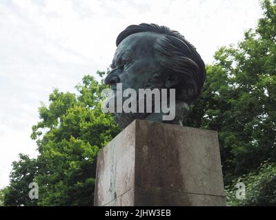 BAYREUTH, GERMANIA - CIRCA 2022 GIUGNO: Busto di Siegfried Wagner dello scultore Arno Breker circa 1986 Foto Stock