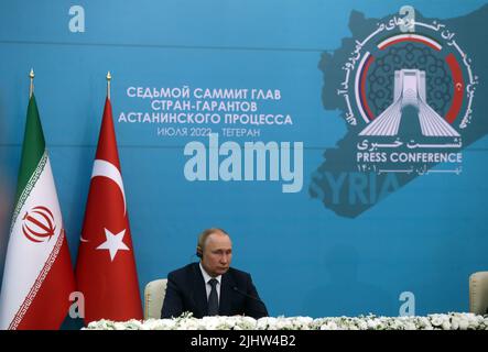 Teheran, Iran. 19th luglio 2022. TEHERAN, IRAN - LUGLIO 19: Il Presidente russo Vladimir Putin durante il Vertice degli Stati Garanti del 7th in una conferenza stampa congiunta tenutasi il 19 luglio 2022 a Teheran, Iran. (Foto di Mohammadreza Abbasi/ATPImages) (Abbasi Mohammadreza/ATP/SPP) Credit: SPP Sport Press Photo. /Alamy Live News Foto Stock