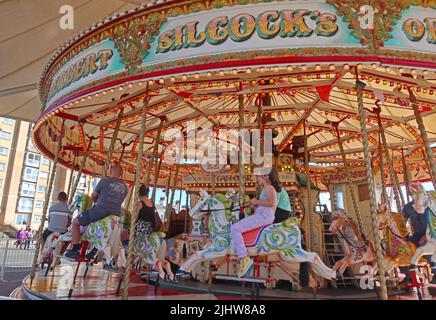 Herbert Silcks Original Prancers Southport, Sefton, Lancashire, Inghilterra, Regno Unito, PR9:00 - Merry andare in giro Foto Stock