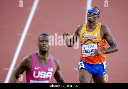 Eugene, Oregon, Stati Uniti. 21st luglio 2022. EUGENE - Liemarvin Bonevacia in azione durante la semifinale 400m del Day 6 dei Campionati Mondiali di atletica allo stadio Hayward Field. ANP ROBIN VAN LONKHUIJSEN Credit: ANP/Alamy Live News Foto Stock