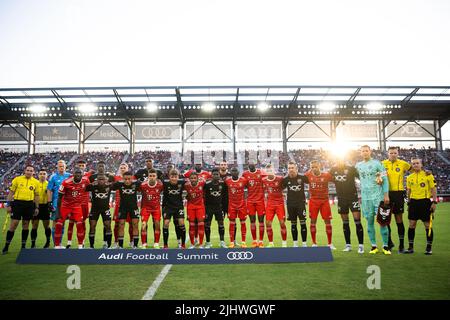 Washington, Stati Uniti. 20th luglio 2022. I giocatori del FC Bayern Munich e del DC United si esibono per una foto prima di una partita internazionale, presso l'Audi Field, a Washington, DC, mercoledì, Luglio 20, 2022. (Graeme Sloan/Sipa USA) Credit: Sipa USA/Alamy Live News Foto Stock