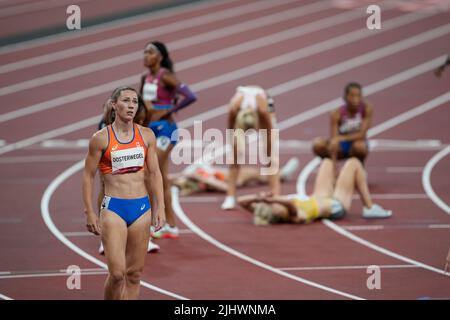 Emma Oosterwegel celebra la sua medaglia nell'eptathlon alle Olimpiadi di Tokyo 2020. Foto Stock