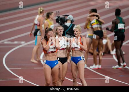 Emma Oosterwegel celebra la sua medaglia nell'eptathlon alle Olimpiadi di Tokyo 2020. Foto Stock