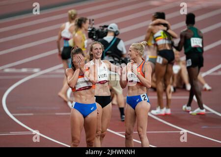 Emma Oosterwegel celebra la sua medaglia nell'eptathlon alle Olimpiadi di Tokyo 2020. Foto Stock