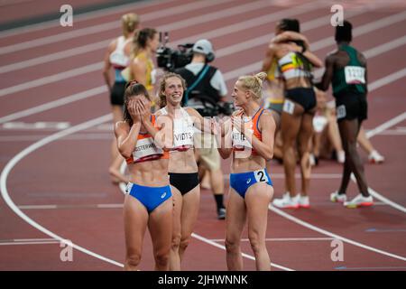 Emma Oosterwegel celebra la sua medaglia nell'eptathlon alle Olimpiadi di Tokyo 2020. Foto Stock