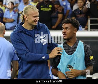 Houston, Texas, Stati Uniti. 20th luglio 2022. Manchester City Forward ERLING HAALAND (9) parla con il difensore RICO LEWIS (82) dopo un club amichevole tra Manchester City e Club America il 20 luglio 2022 a Houston, Texas. (Credit Image: © Scott Coleman/ZUMA Press Wire) Credit: ZUMA Press, Inc./Alamy Live News Foto Stock