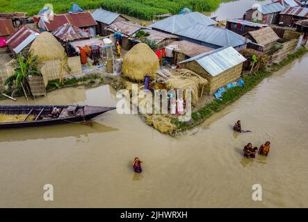 Alluvioni colpiti villaggi in Bangladesh Foto Stock