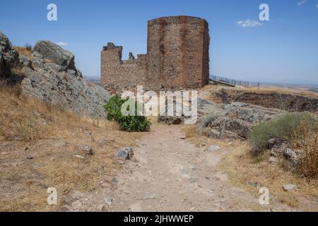 Magacela rimane foststress, Badajoz, Extremadura, Spagna. L'origine della fortezza era creduta pre-romana Foto Stock