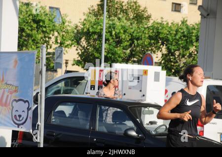 Kastrup/Copenhagen/Denmark/21 luglio 2022/Stazione di ricarica Shell benzina e Shell con benzina a prezzi elevati a bordo di una stazione di benzina sheel nella capitale danese. (Foto..Francis Dean/Dean Pictures) Foto Stock