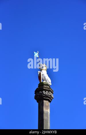 La Mercat Cross di Edimburgo di fronte alla Cattedrale di St Gilles sul Royal Mile, Scozia, Regno Unito, Europa Foto Stock