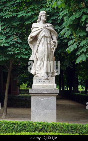 Statua di Gundemaro.Gundemar; Re Visigoto di Ispania, Settimania e Galizia (610–612). Situato presso il Parco del Buen Retiro, Parque del Buen Retiro a Madrid, Spagna. El Retiro apparteneva per la prima volta alla Monarchia spagnola. Fine 19th secolo divenne un parco pubblico. Foto Stock