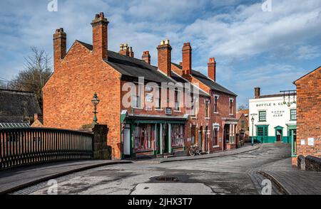 Una strada vittoriana villaggio al Black Country Living Museum, Dudley. Foto Stock