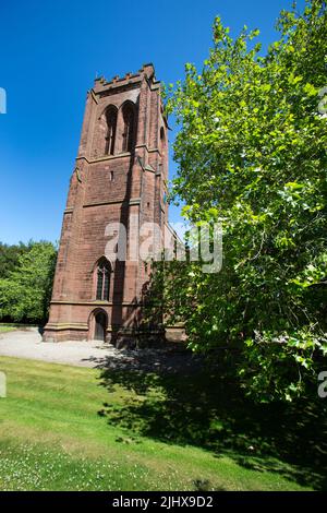 Villaggio di Eccleston, Inghilterra. Vista pittoresca della fine del 19th secolo George Frederick Bodley disegnò la Chiesa di Santa Maria. Foto Stock