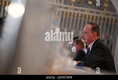 Monaco di Baviera, Germania. 21st luglio 2022. Christoph Klingan, vicario generale dell'Arcidiocesi di Monaco e Frisinga, parla alla conferenza stampa per presentare il bilancio 2021 e il bilancio 2022. Circa mezzo anno dopo la notizia di un esperto in materia di abusi nell'Arcidiocesi di Monaco e Frisinga, l'Arcidiocesi presenta il proprio bilancio per l'anno in corso. Credit: Angelika Warmuth/dpa/Alamy Live News Foto Stock