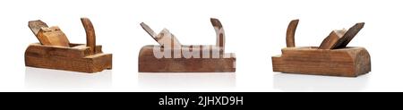 Set di vecchi piani di legno isolati su sfondo bianco. Utensile di lavorazione del legno. Con tracciato di ritaglio Foto Stock