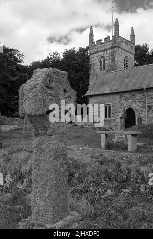 Esterno di St Mawnan e St Stephen's Church, Mawnan, Cornovaglia Foto Stock