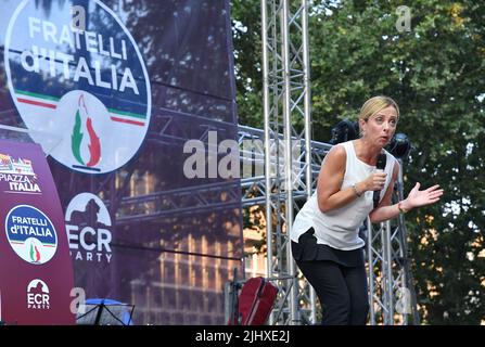 Roma, Italia. 20th luglio 2022. Roma, Giorgia Meloni il suo discorso alla manifestazione dei Fratelli d'Italia in Piazza Vittorio a Roma raffigurato: Credit: Independent Photo Agency/Alamy Live News Foto Stock