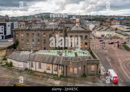 Vista elevata dello skyline di Dundee - retro della Custom House in primo piano. Foto Stock