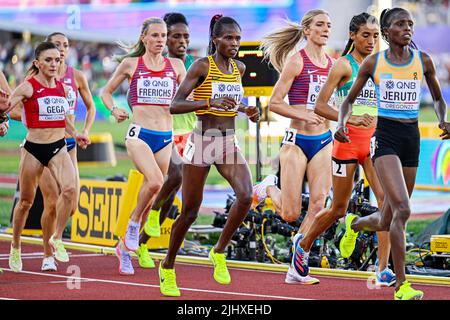 Norah Jeruto del Kazakhstan, Mekides Abebe dell'Etiopia, Emma Coburn degli Stati Uniti, Peruth Chemutai dell'Uganda, Courtney Frerichs degli Stati Uniti, Luiza Gega dell'Albania che gareggia sulla steeplechase femminile del 3000m durante i Campionati mondiali di atletica il 20 luglio 2022 ad Eugene, Stati Uniti - Foto: Andy Astfalck/DPPI/LiveMedia Foto Stock