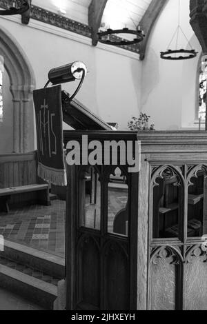 Interno di St Mawnan e St Stephen's Church, Mawnan, Cornovaglia Foto Stock