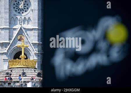 Hautacam, Francia. 21st luglio 2022. L'illustrazione mostra l'inizio della tappa 18 della gara ciclistica del Tour de France, da Lourdes a Hautacam (143km), Francia, giovedì 21 luglio 2022. Il Tour de France di quest'anno si svolge dal 01 al 24 luglio 2022. BELGA FOTO DAVID STOCKMAN - UK OUT Credit: Belga News Agency/Alamy Live News Foto Stock