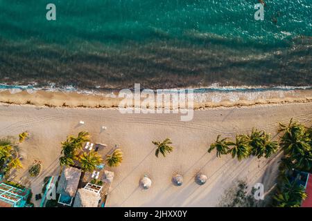 Una vista dall'alto delle spiagge di Placencia nel distretto di Stann Creek del Belize meridionale Foto Stock