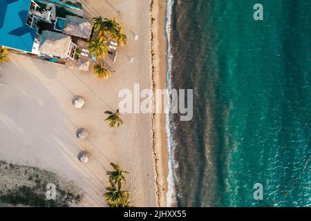 Una vista dall'alto delle spiagge di Placencia nel distretto di Stann Creek del Belize meridionale Foto Stock