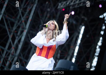 Margherita Vicario in concerto all' Ippodromo Snai di San Siro, Milano. Foto di Davide Merli per www.rockon.it Foto Stock