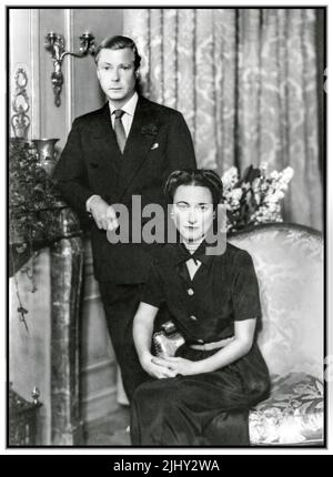 Il Duca e la Duchessa di Windsor 1930s Ritratto formale Data c1934 fotografo Vincenzo Laviosa il futuro Edoardo VIII e Wallis Simpson nel 1934. Si sposarono nel giugno 1937. Foto Stock