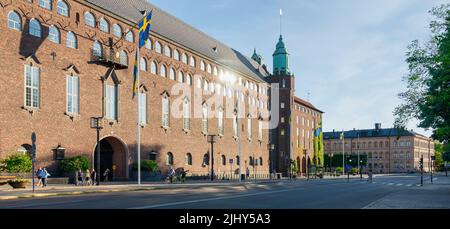 Stoccolma, Svezia - Giugno 25 2022: Facciata del municipio di Stoccolma, o Stadshuset, situato sull'isola di Kungsholmen, vicino alla costa settentrionale di Riddarfjarden Foto Stock