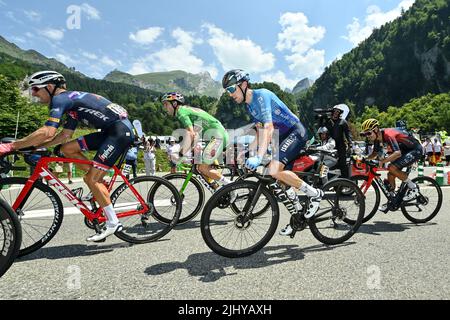 Hautacam, Francia. 21st luglio 2022. L'olandese Bauke Mollema di Trek-Segafredo, il belga Wout Van Aert del Team Jumbo-Visma, il canadese Michael Woods di Israel-Premier Tech e il colombiano Daniel Martinez di Ineos Grenadiers raffigurato in azione durante la tappa 18 della gara ciclistica Tour de France, da Lourdes ad Hautacam (143km), Francia, giovedì 21 luglio 2022. Il Tour de France di quest'anno si svolge dal 01 al 24 luglio 2022. BELGA FOTO DAVID STOCKMAN - UK OUT Credit: Belga News Agency/Alamy Live News Foto Stock