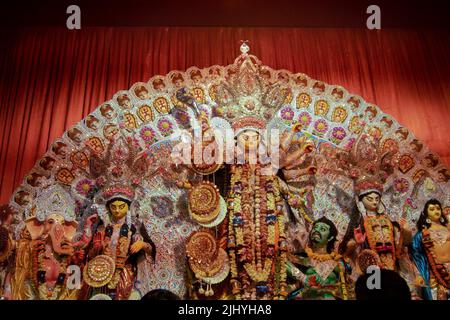 Howrah, India - 15th ottobre 2021 : Durga idol dopo Sandhi Puja, la giuntura sacra di Ashtami, ottavo giorno e Nabami, novantesimo giorno, come rituale indù Foto Stock