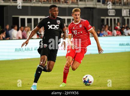 WASHINGTON, DC - LUGLIO 20: Bayern Munich Forward Thomas Müller (25) affronta la DC United Forward Michael Estrada (7) durante una partita internazionale amichevole tra D.C United e Bayern Monaco, il 20 luglio 2022, presso Audi Field, a Washington, CC. Foto Stock