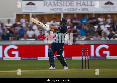 Inghilterra Sam Curran batting durante la Royal London One Day Series Match tra Inghilterra e Sud Africa al Seat Unique Riverside, Chester le Street, martedì 19th luglio 2022. (Credit: Mark Fletcher | MI News) Credit: MI News & Sport /Alamy Live News Foto Stock