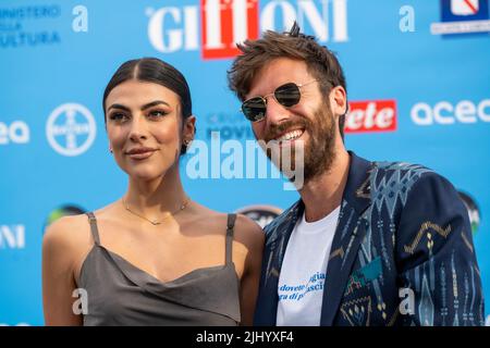 Giffoni Valle piana, Salerno, Italia. 21st luglio 2022. Giulia Salemi e NicolÃ² De Divitiis sono presenti alla fotocellula al Giffoni Film Festival 2022 il 21 luglio 2022 a Giffoni Valle piana (Credit Image: © Francesco Luciano/ZUMA Press Wire) Foto Stock