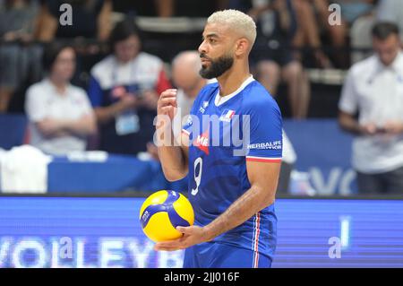 Bologna, Italia. 21st luglio 2022. Earvin Ngapeth (fra) durante il Volleyball Nations League Man - Quarter of finals - Francia vs Giappone, Volleyball Intenationals a Bologna, Italia, luglio 21 2022 Credit: Independent Photo Agency/Alamy Live News Foto Stock